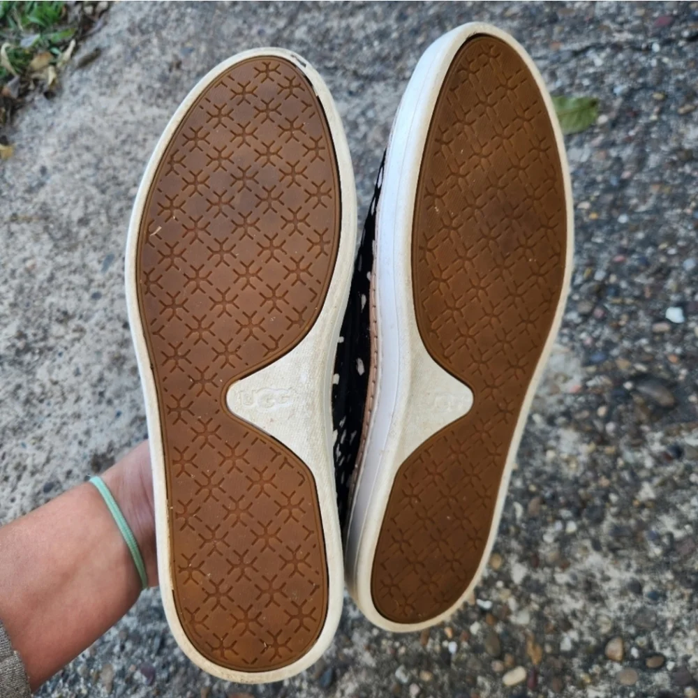 UGG Women's Soleda Exotic Slip-On Sneakers Black Cow Hair Size 6.5 Leopard - Picture 3 of 3